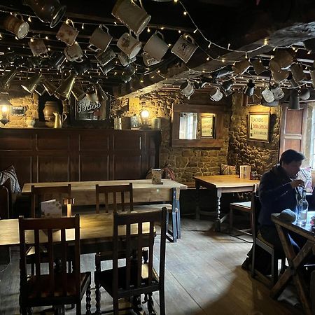 The Falkland Arms Чипинг Нортън Екстериор снимка