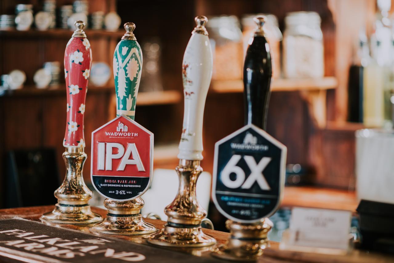 The Falkland Arms Чипинг Нортън Екстериор снимка